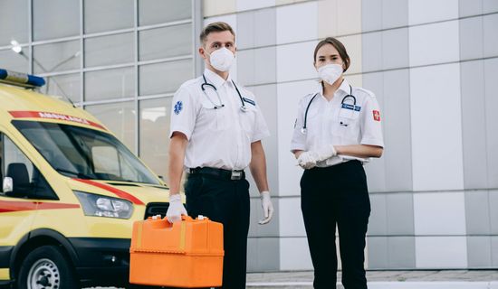 陆川救护车转运病人车内有没有插电源的位置？